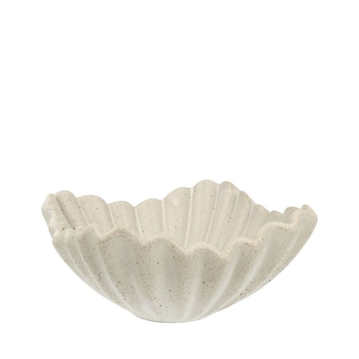 Shell bowl included in the candle sand kit