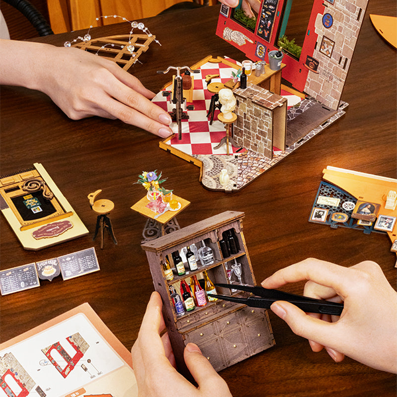 Rolife Cheers Bar & Dining - DIY Miniature House - DG173