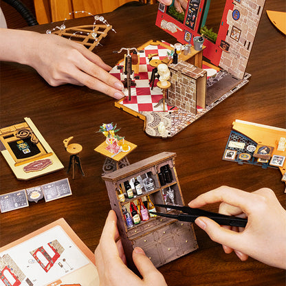 Rolife Cheers Bar & Dining - DIY Miniature House - DG173
