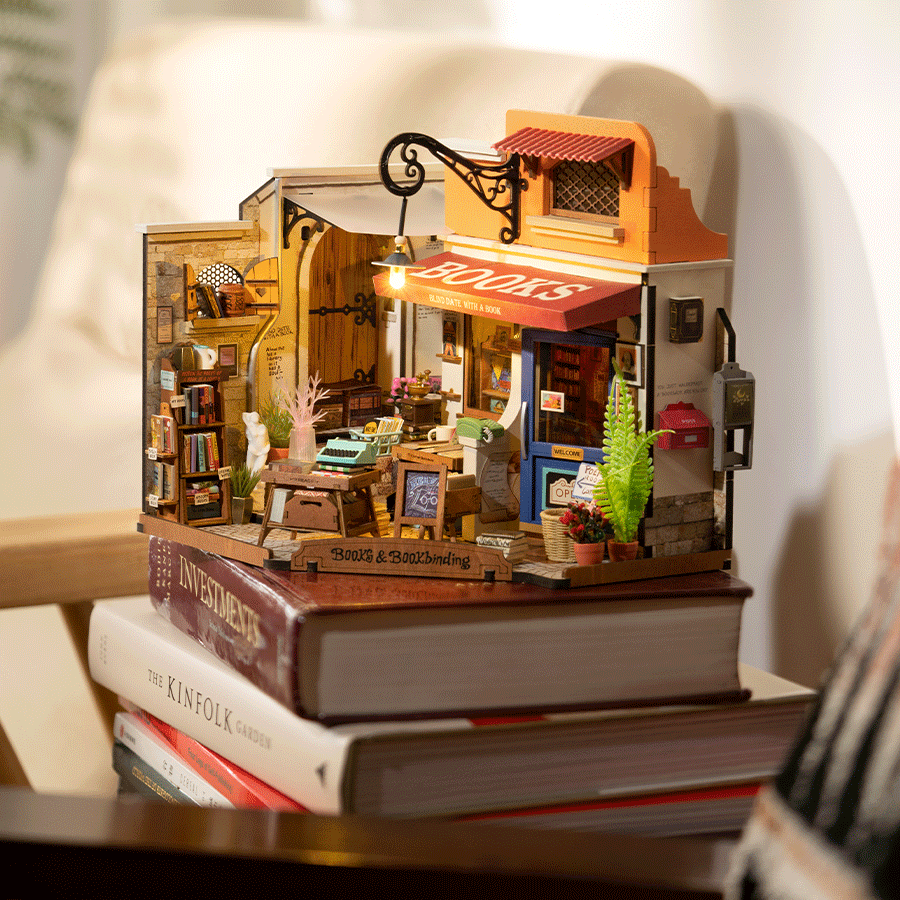 Rolife Corner Bookstore - DIY Miniature House Kit - DG164