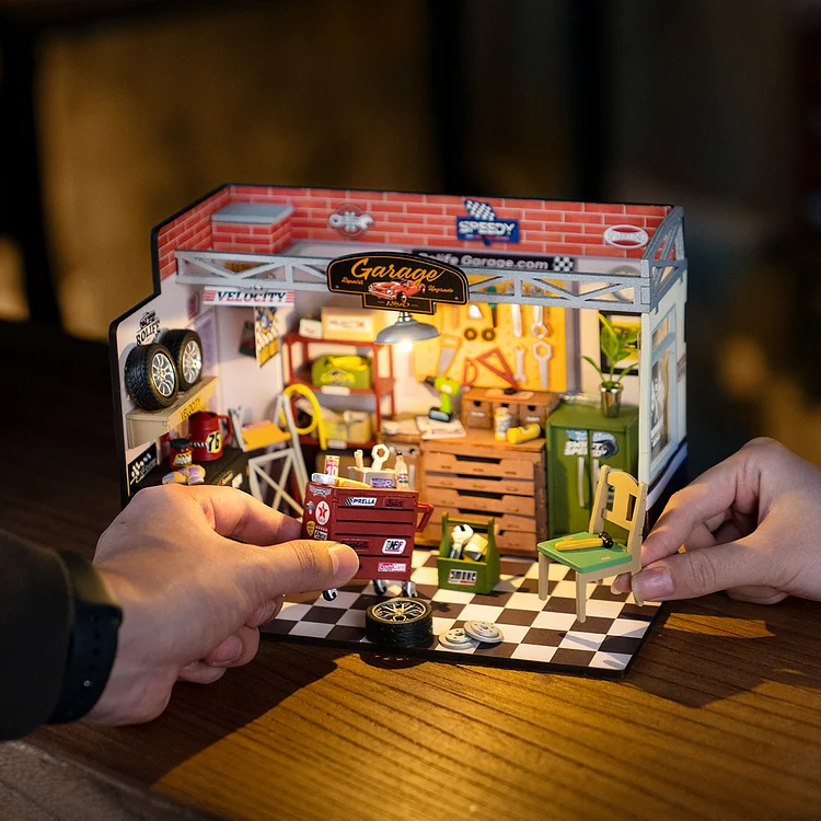 Rolife Garage Workshop - DIY Miniature House Kit - DG165