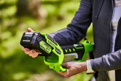 Greenworks 24V 20cm Cordless Pole Saw Kit – Battery & Charger – product detail or in-use view