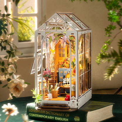 Rolife Holiday Garden House - DIY Book Nook Shelf Insert - TGB06