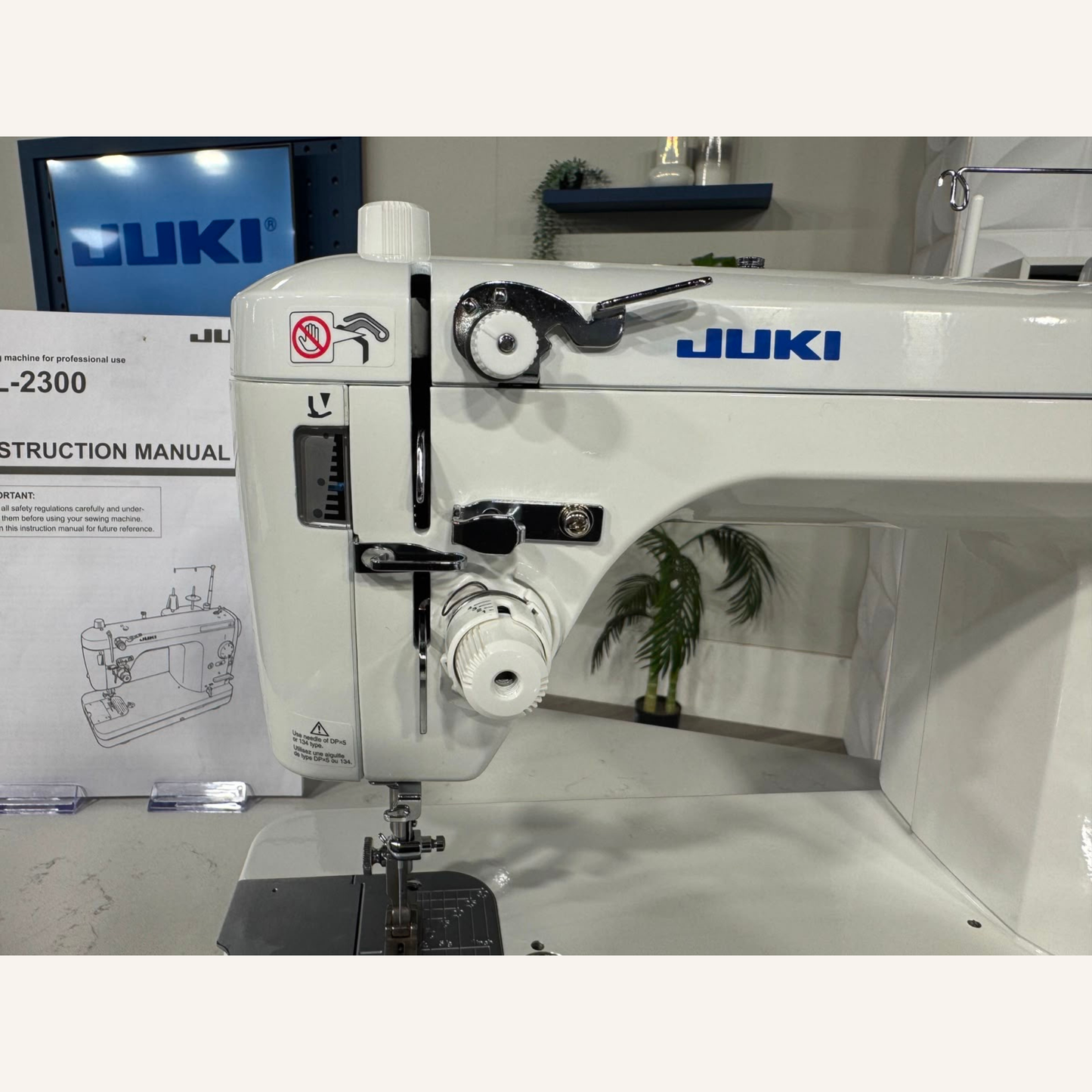 Juki TL-2300 Sumato Sewing Machine with 1/4", 1/8", 1/16", Teflon 3mm Compensating Feet & a Narrow Zip Foot.