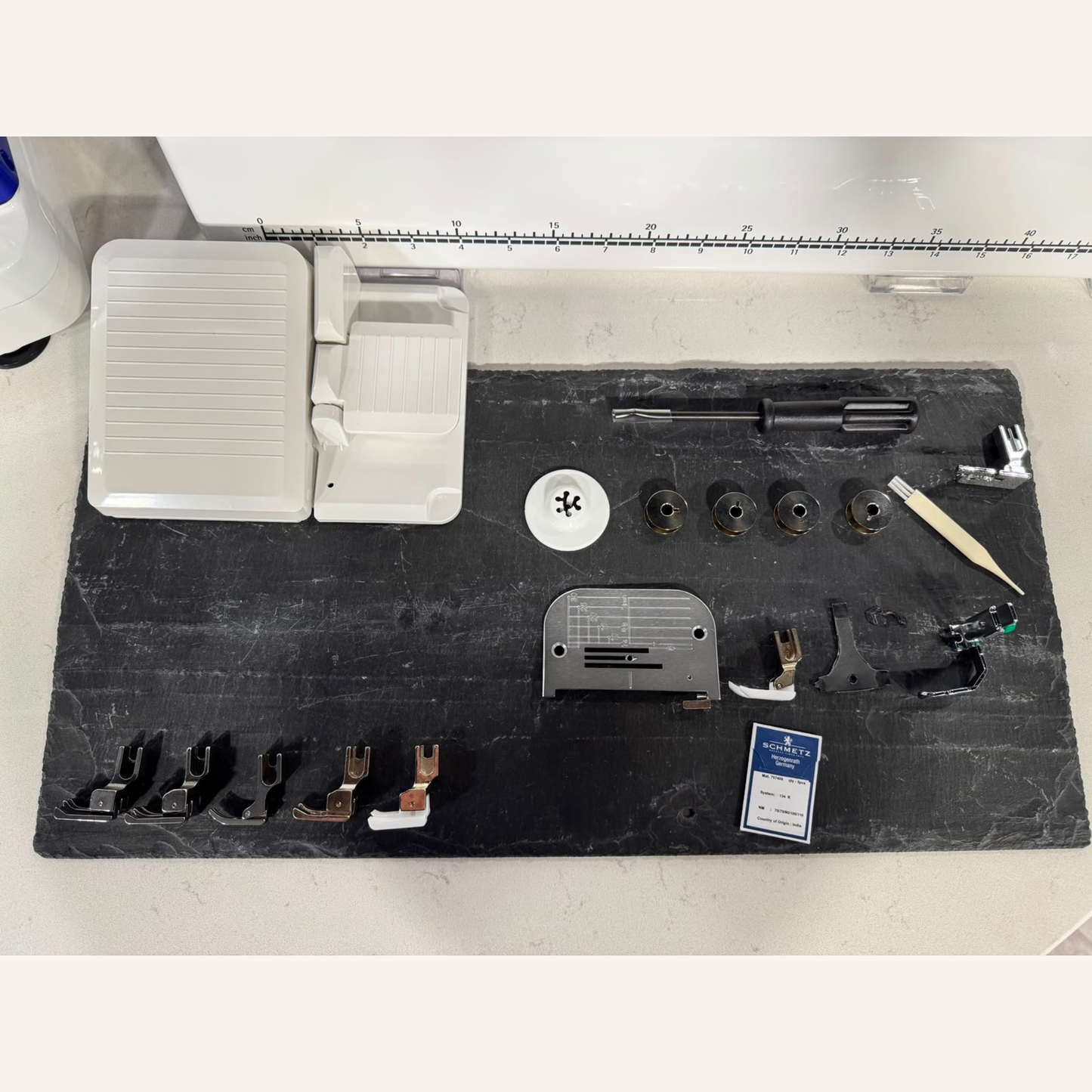 Juki TL-2300 Sumato Sewing Machine with 1/4", 1/8", 1/16", Teflon 3mm Compensating Feet & a Narrow Zip Foot.