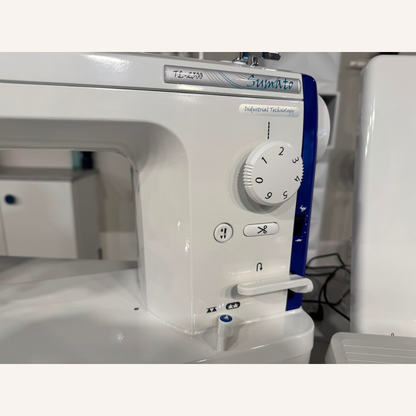 Juki TL-2300 Sumato Sewing Machine with 1/4", 1/8", 1/16", Teflon 3mm Compensating Feet & a Narrow Zip Foot.
