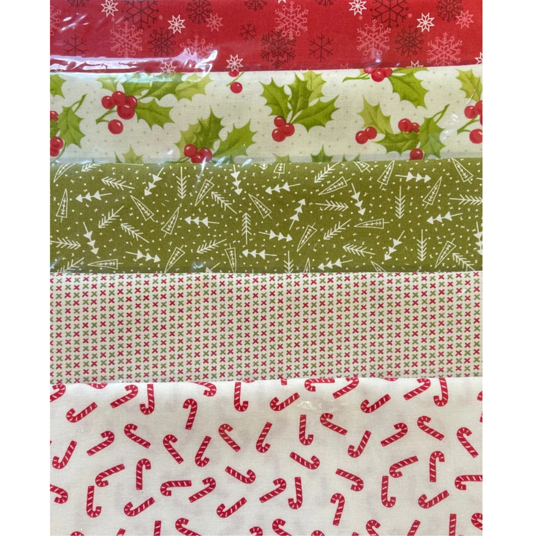 Village Fabrics Christmas 5 Fat Quarters Fabric Pack - Hollymas